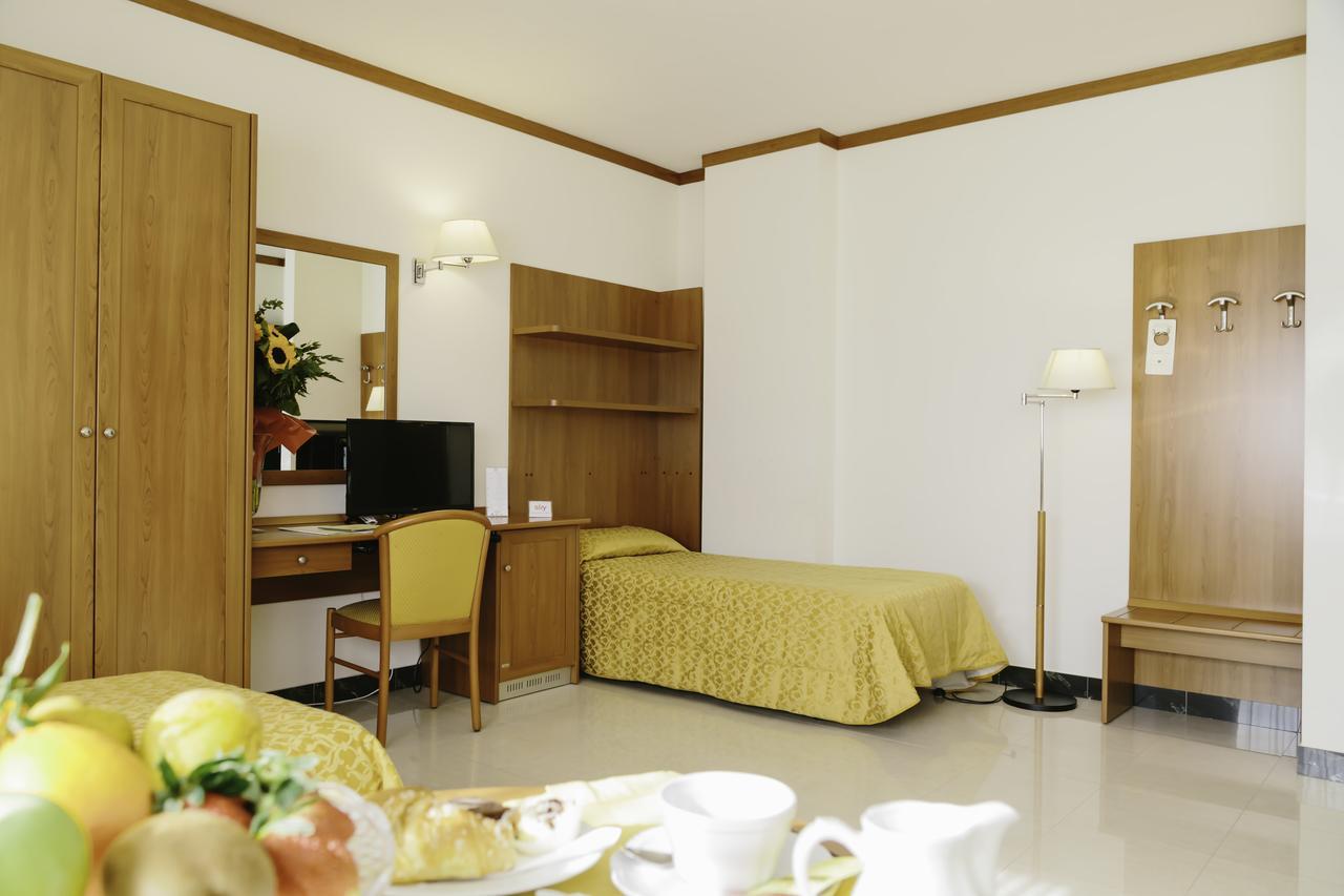 Hotel Residence Federiciano Valenzano Exterior photo